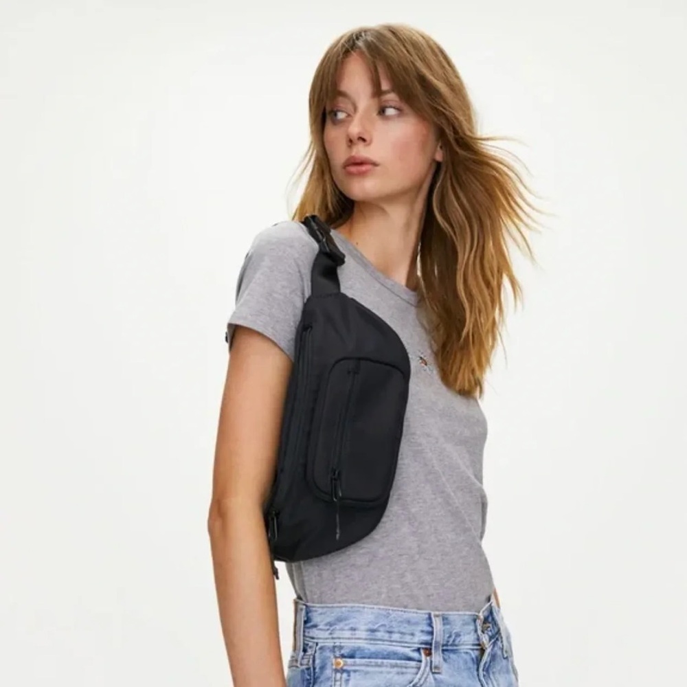 Aritzia main character black belt bag new